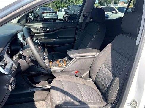 Used 2022 GMC Acadia SLE w/ Driver Convenience Package FWD image 27