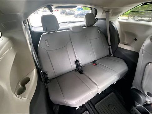Used 2022 Toyota Sienna Limited AWD/4WD image 27