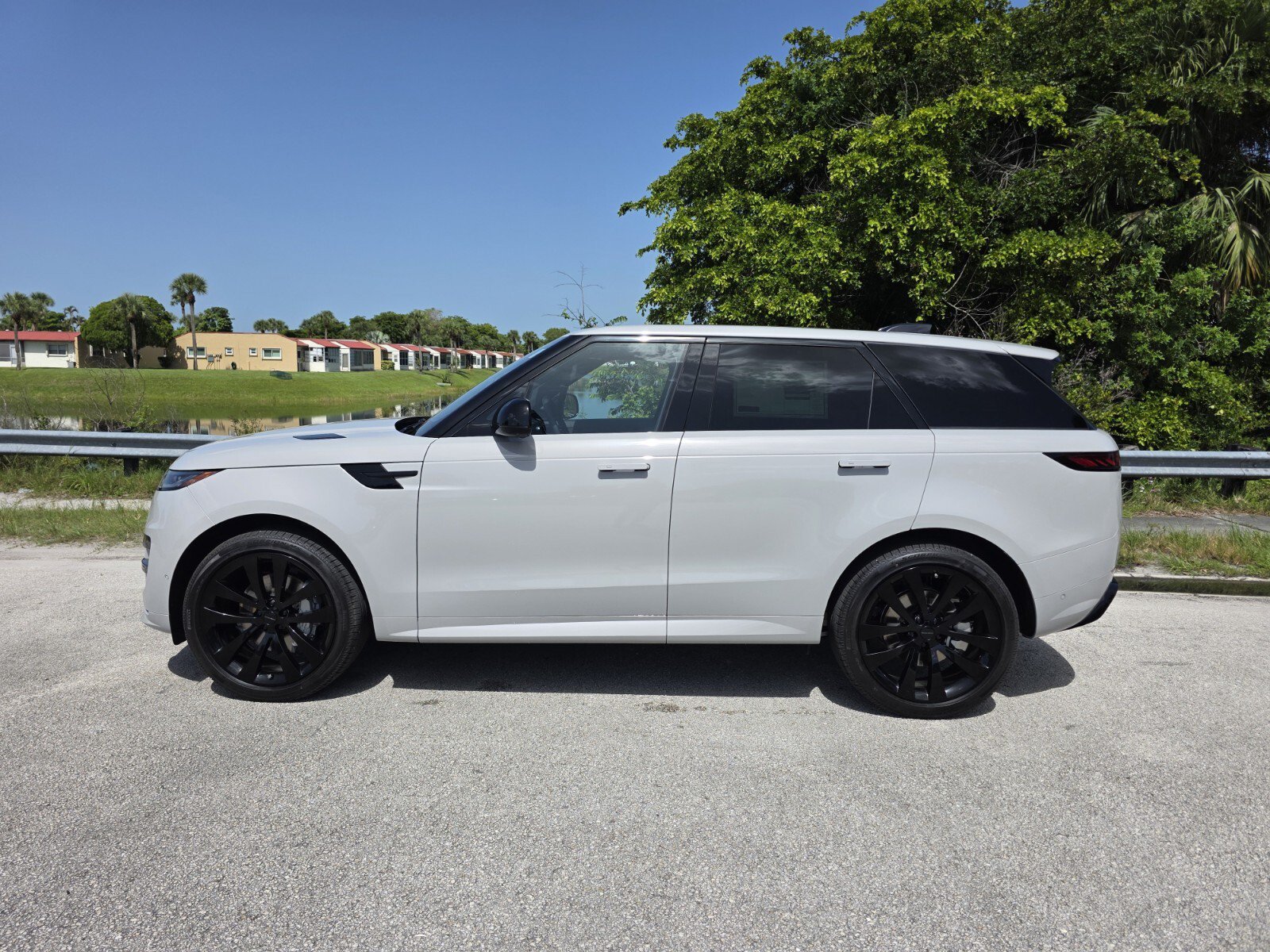 New 2026 Land Rover Range Rover Sport Dynamic SE AWD/4WD image 7