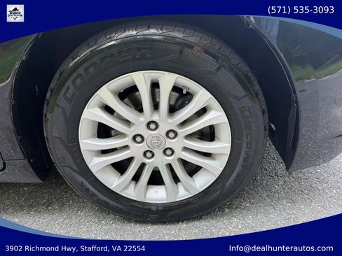 Used 2016 Toyota Sienna XLE Premium FWD image 4