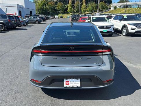 Certified 2025 Toyota Prius LE FWD image 7