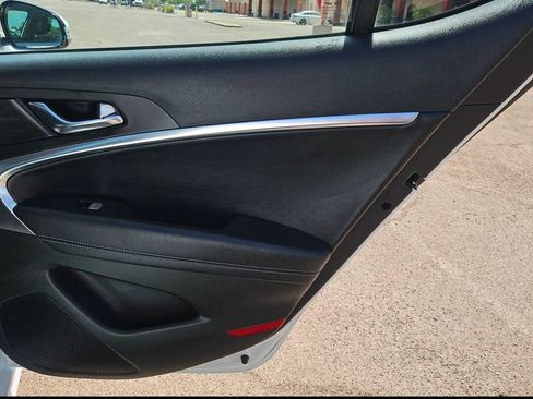 Used 2025 Genesis G70 2.5T RWD image 20