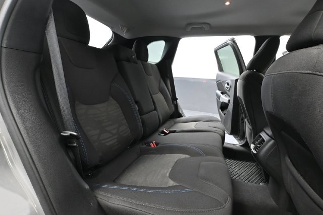 Used 2019 Jeep Cherokee Latitude AWD/4WD image 33