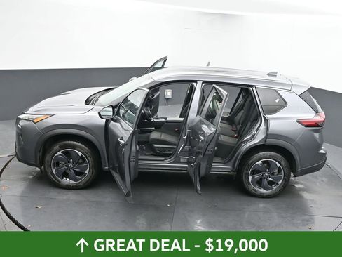 Used 2024 Nissan Rogue SV image 58
