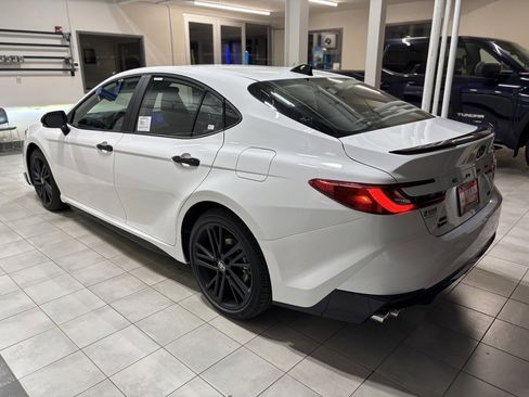 New 2026 Toyota Camry Hybrid image 2