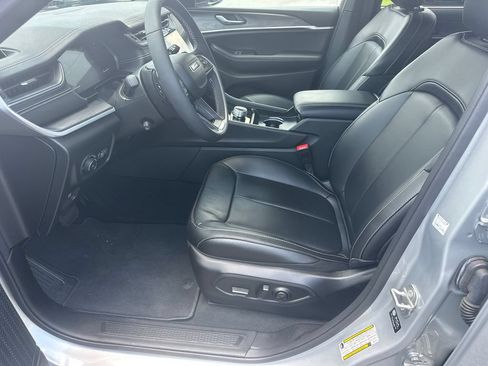 Used 2025 Jeep Grand Cherokee L Limited w/ Luxury Tech Group II RWD image 9