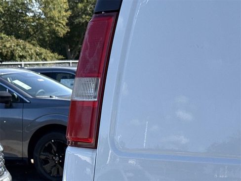 Used 2017 Chevrolet Express 3500 image 21