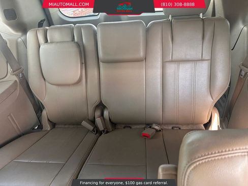 Used 2013 Chrysler Town & Country Touring FWD image 20