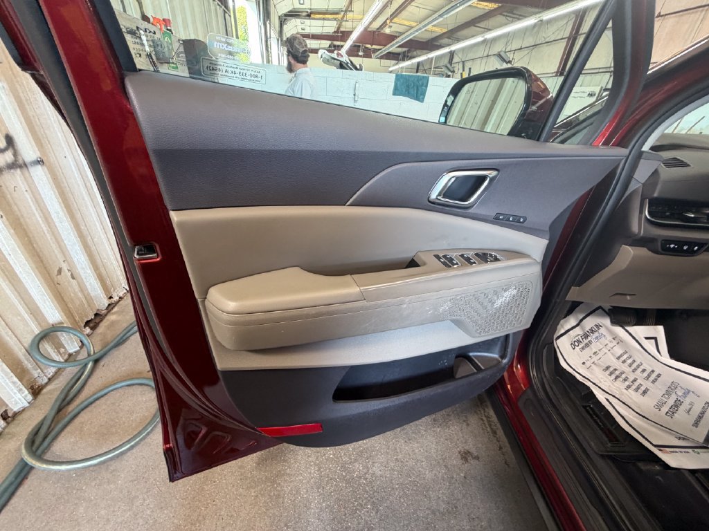 Used 2025 Kia Carnival SX FWD image 10