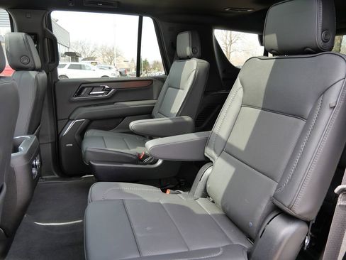 Used 2025 GMC Yukon Denali w/ Sun & Power Step Package image 31