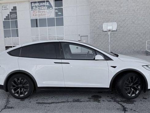 Used 2023 Tesla Model X image 6