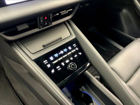 Used 2025 Porsche Macan Electric image 18