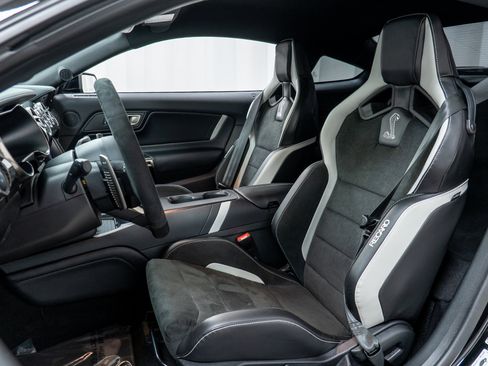 Used 2021 Ford Mustang Shelby GT500 w/ Carbon Fiber Track Pack image 15