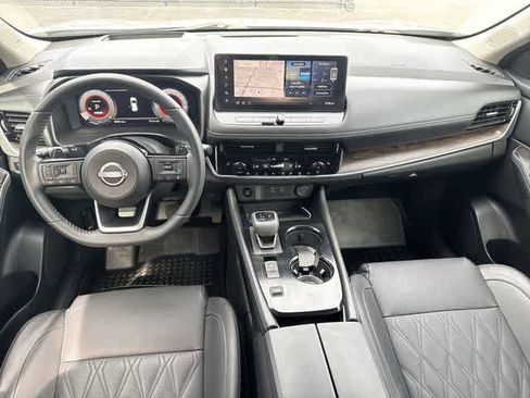 Used 2024 Nissan Rogue Platinum w/ Platinum Premium Package FWD image 12