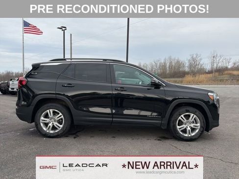 Used 2022 GMC Terrain SLE w/ Driver Convenience Package image 6