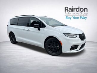 Used 2025 Chrysler Pacifica Limited 360° Tour