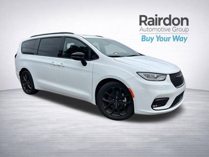 Used 2025 Chrysler Pacifica Limited