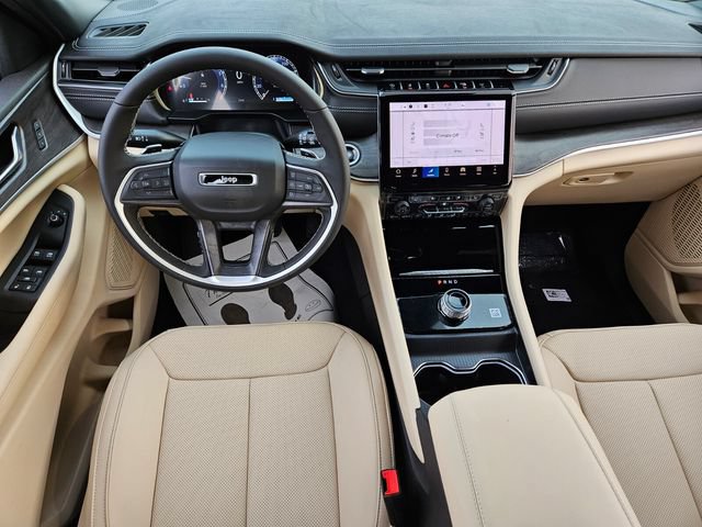 New 2025 Jeep Grand Cherokee Limited w/ Luxury Tech Group II RWD image 8