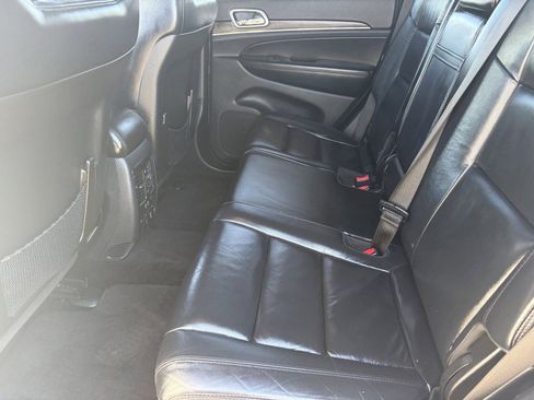 Used 2018 Jeep Grand Cherokee Limited image 18