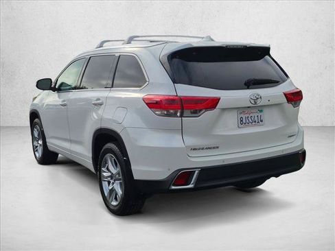 Certified 2019 Toyota Highlander Limited w/ Carpet Mat Package (TMS) FWD image 8