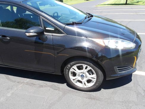 Used 2014 Ford Fiesta SE w/ Comfort Package FWD image 27