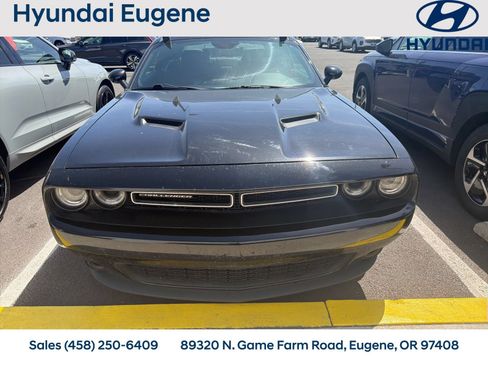 Used 2016 Dodge Challenger SXT RWD image 7