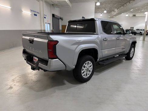 Used 2024 Toyota Tacoma SR5 AWD/4WD image 9
