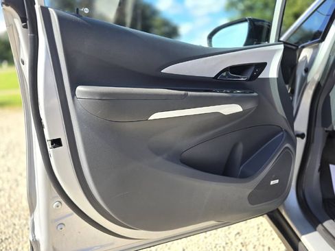 Used 2018 Chevrolet Bolt Premier w/ Driver Confidence II Package FWD image 22