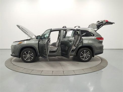 Used 2019 Toyota Highlander XLE image 13