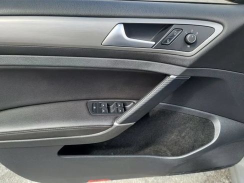 Used 2015 Volkswagen Golf TDI S FWD image 12