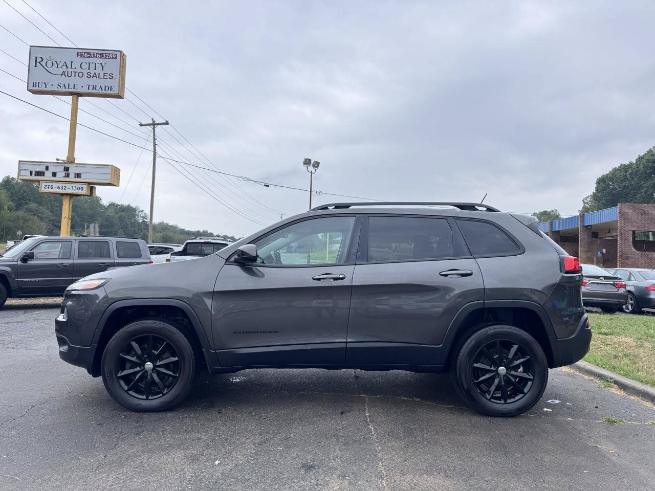 Used 2014 Jeep Cherokee Latitude w/ Cold Weather Group AWD/4WD image 8