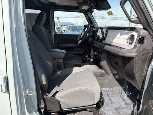 Used 2024 Jeep Wrangler Unlimited Sahara w/ Safety Group image 16