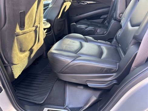 Used 2016 Cadillac Escalade Platinum image 10