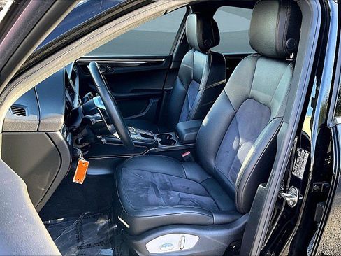 Used 2020 Porsche Macan image 25