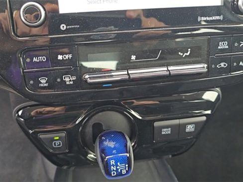 Used 2022 Toyota Prius LE image 21