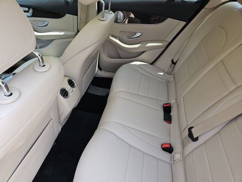 Used 2020 Mercedes-Benz GLC 300 image 25