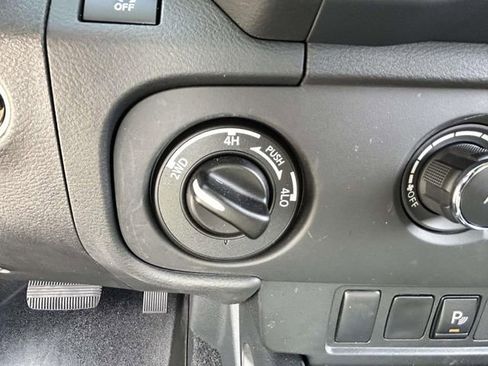 Used 2025 Nissan Frontier SV AWD/4WD image 22