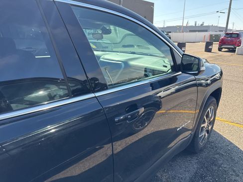 Used 2020 GMC Acadia SLE w/ Driver Convenience Package image 20