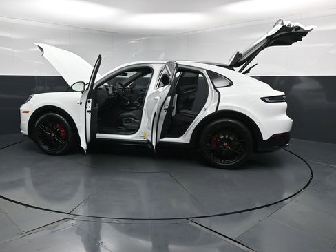 New 2026 Porsche Cayenne GTS AWD/4WD image 32