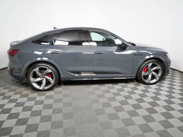 Used 2024 Audi SQ8 e-tron Premium Plus w/ Black Optic Package AWD/4WD image 2