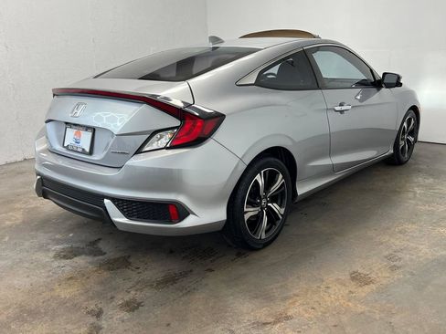 Used 2017 Honda Civic Touring image 4