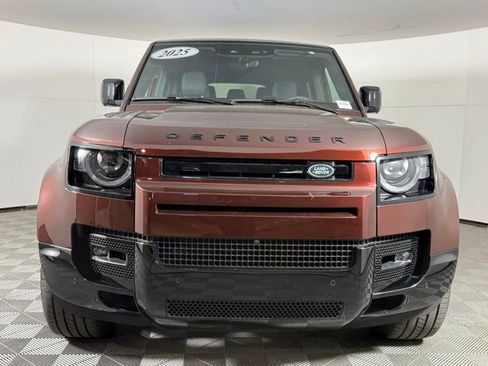 Used 2025 Land Rover Defender 130 X-Dynamic SE AWD/4WD image 11