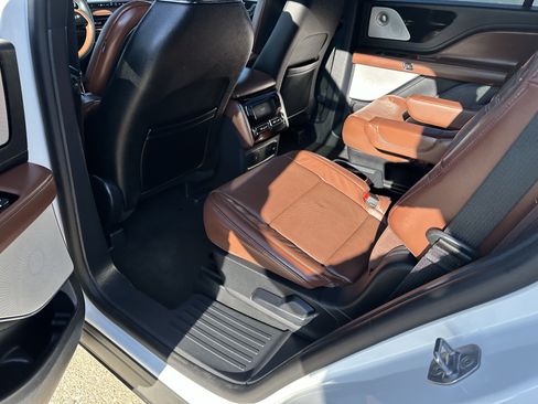 Used 2025 Lincoln Aviator Reserve w/ Equipment Group 201A AWD/4WD image 9