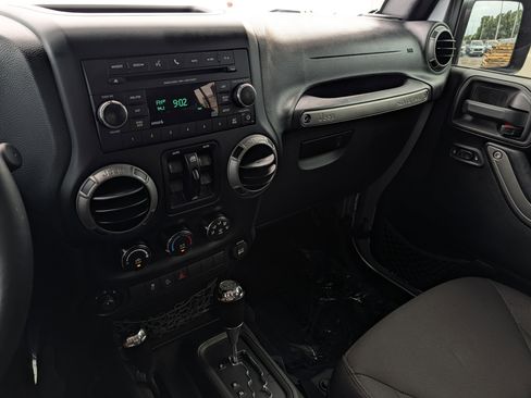 Used 2015 Jeep Wrangler Unlimited Sport w/ Quick Order Package 24S AWD/4WD image 28