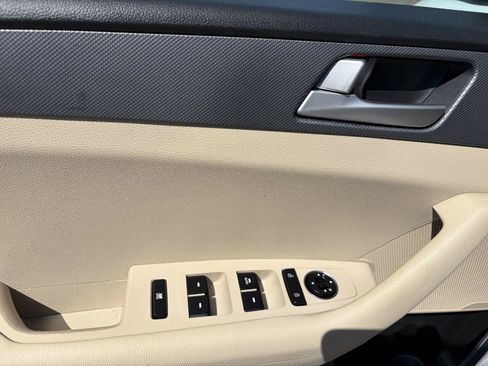 Used 2017 Hyundai Sonata SE FWD image 12