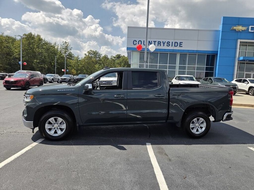 Used 2025 Chevrolet Silverado 1500 LT RWD image 2