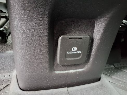 Used 2023 Chevrolet Equinox RS w/ RS Leather Package AWD/4WD image 29