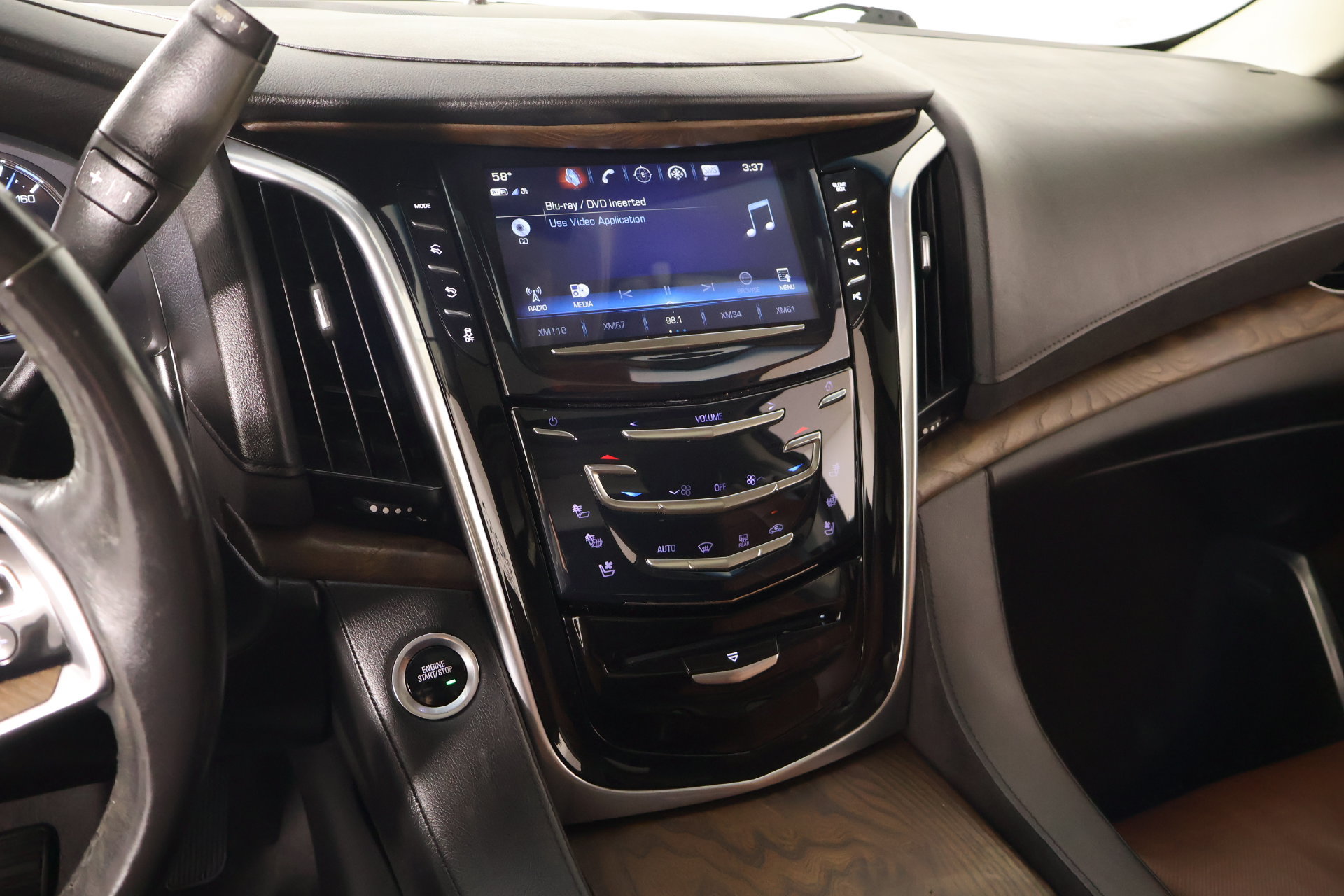 Used 2020 Cadillac Escalade Premium Luxury AWD/4WD image 5