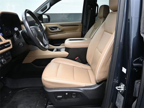 Used 2021 Chevrolet Suburban Premier w/ Premium Package image 21