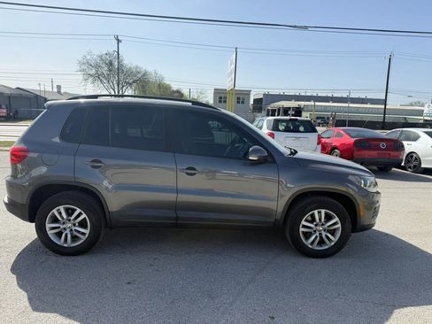 Used 2019 Volkswagen Tiguan SE image 4